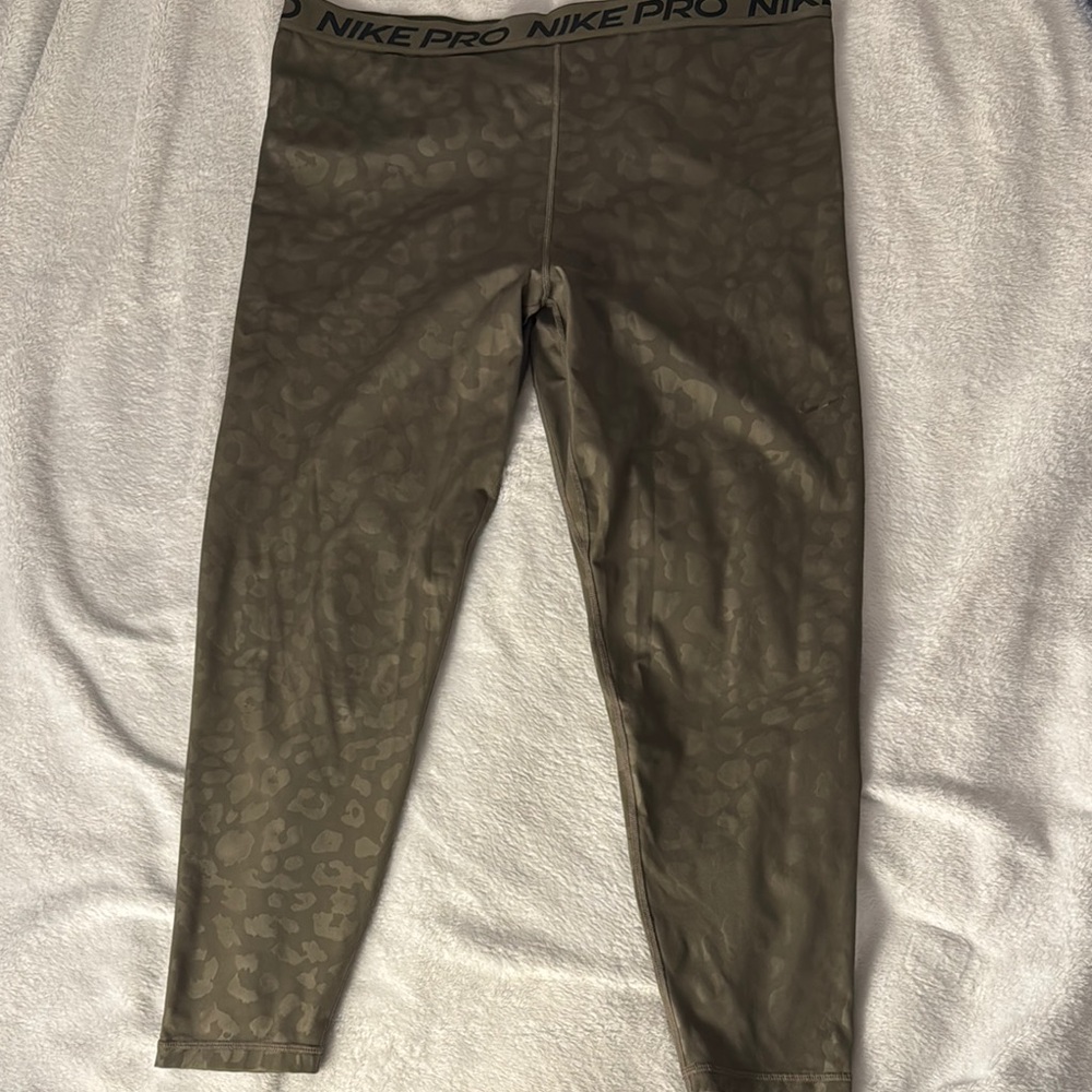Nike Pro Olive Leggings